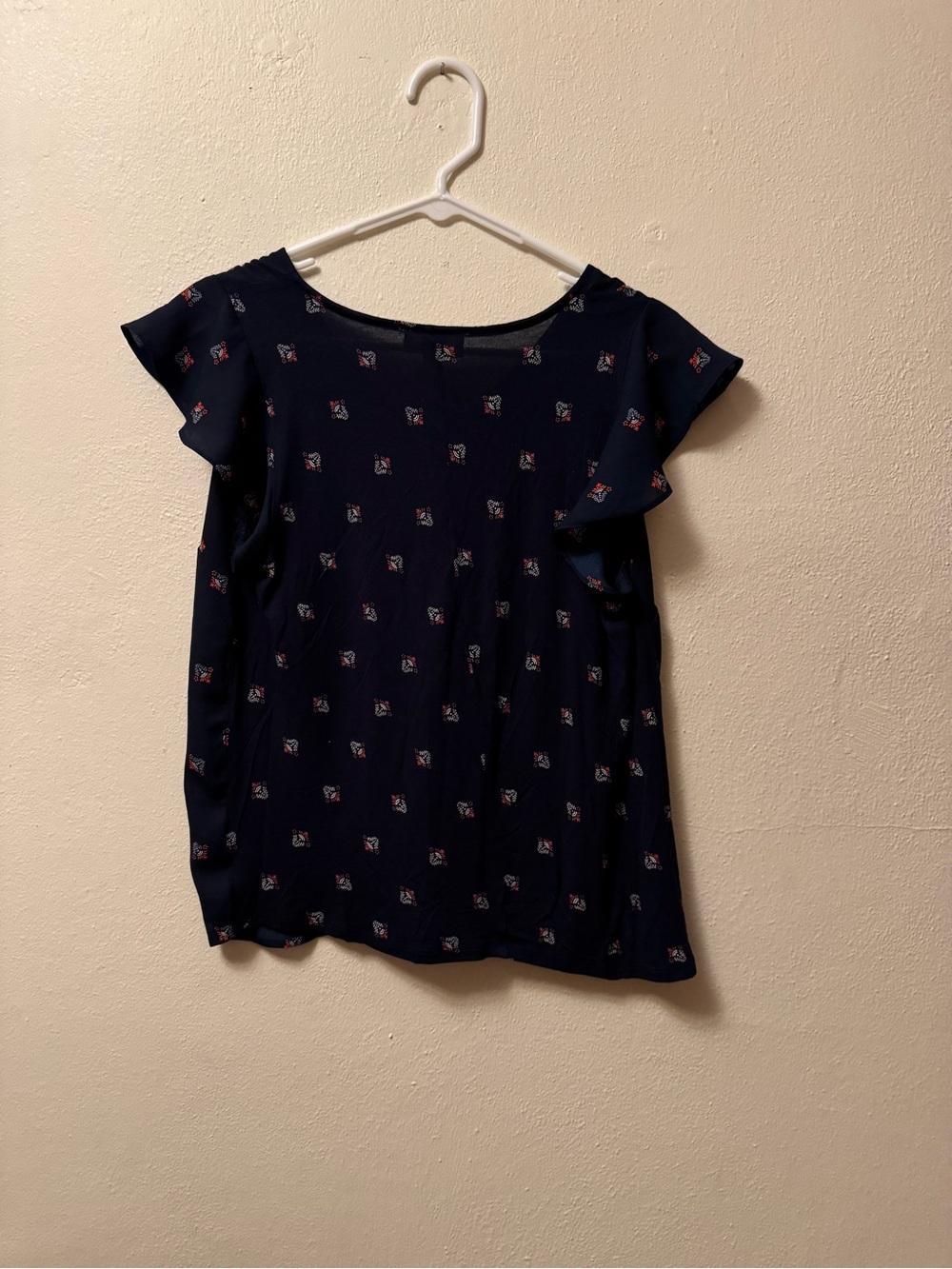 LOFT Outlet Navy Blue Flutter Sleeve Blouse Floral Geo Print V-Neck Top -Size Mp - Picture 2 of 8